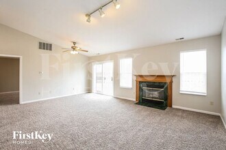 10290 Stillwell Dr in Avon, IN - Foto de edificio - Building Photo