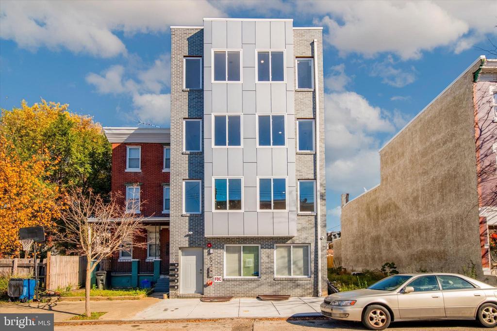 653 N Preston St in Philadelphia, PA - Building Photo