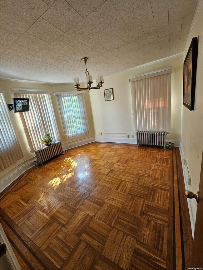 107-01 103rd Ave in Queens, NY - Foto de edificio - Building Photo
