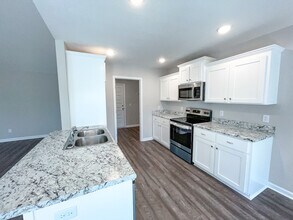 354 S Bridgeport Dr in Statesboro, GA - Building Photo - Building Photo