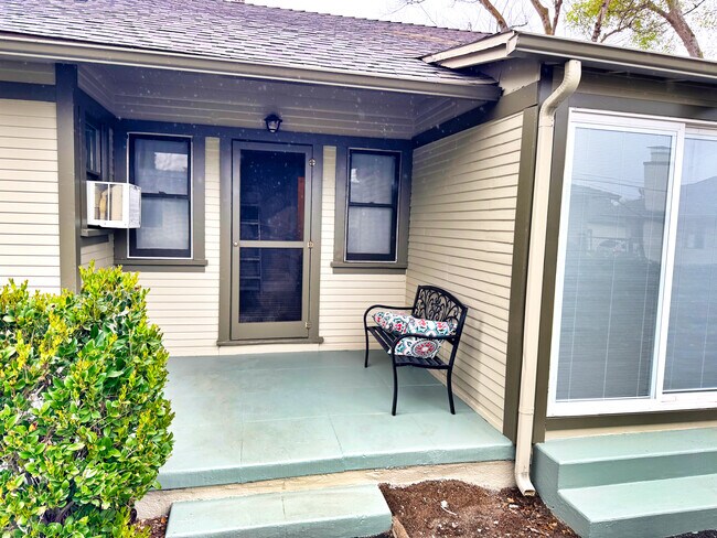 244 N Wilson Ave in Pasadena, CA - Building Photo - Building Photo
