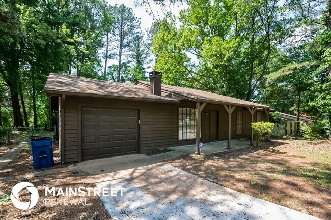 170 Peachtree Dr in Riverdale, GA - Building Photo - Building Photo