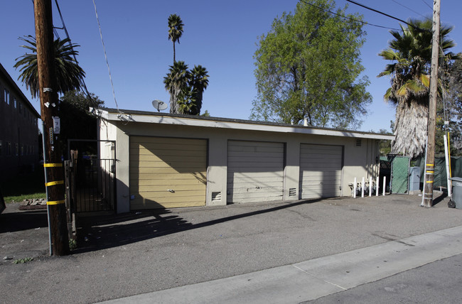 317 W 4th Ave in Escondido, CA - Building Photo - Building Photo