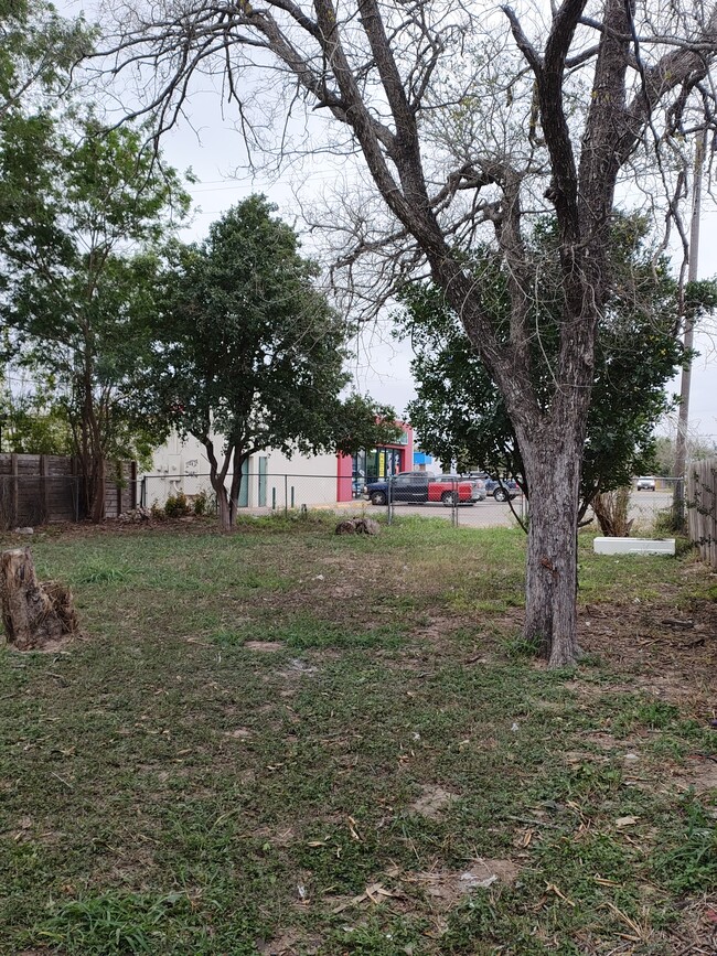 1320 E McIntyre St in Edinburg, TX - Building Photo - Building Photo