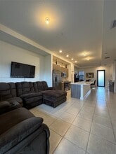 7915 NW 104th Ave in Doral, FL - Building Photo - Building Photo