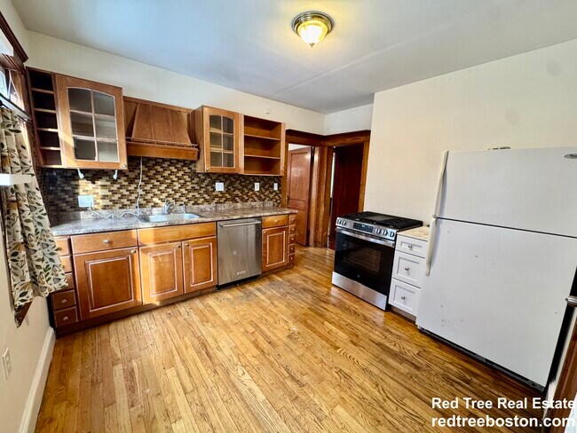 12 Saint Peter St, Unit 1 in Boston, MA - Foto de edificio - Building Photo