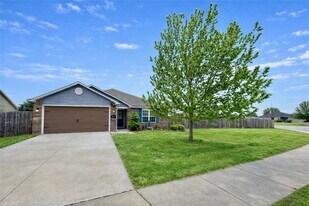 841 Napa Ave in Centerton, AR - Building Photo