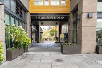 Thornton Place in Seattle, WA - Foto de edificio - Building Photo