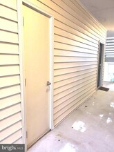 12112 Garden Grove Cir in Fairfax, VA - Foto de edificio - Building Photo