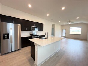 111 Gillingham St in San Marcos, TX - Building Photo - Building Photo