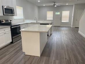 1029 Calvin St, Unit B in Houston, TX - Building Photo - Building Photo