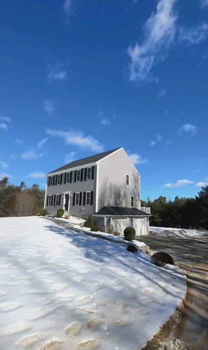 290 Thompson St in Middleboro, MA - Building Photo