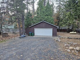 18890 Middle Camp Sugarpine Rd in Twain Harte, CA - Building Photo - Building Photo