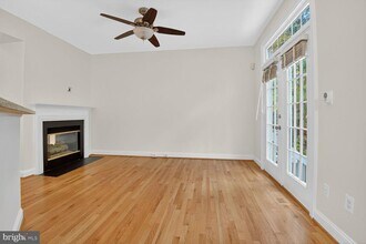 11405 Summer House Ct in Reston, VA - Foto de edificio - Building Photo