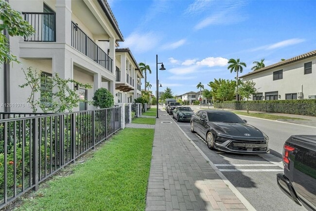 4612 NW 83rd Ave in Doral, FL - Building Photo - Building Photo