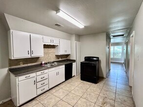 203 Madison St, Unit A in Cleburne, TX - Building Photo - Building Photo