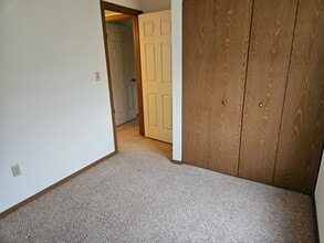 208 Huckleberry Heights Dr, Unit 208 in Hannibal, MO - Building Photo - Building Photo