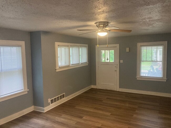 2012 SW Van Buren St in Topeka, KS - Building Photo - Building Photo