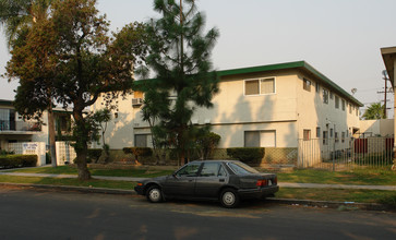 213-217 E Clifton Ave in Anaheim, CA - Building Photo - Building Photo