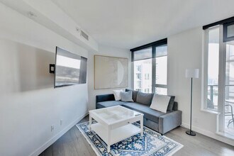 32 Smithe St in Vancouver, BC - Building Photo - Building Photo