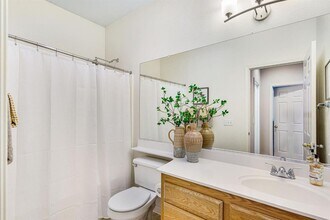 5986 Caddington Way in Sacramento, CA - Building Photo - Building Photo