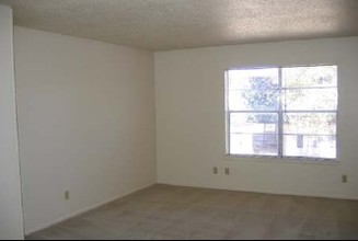 Singing Wind Apartments in Kerrville, TX - Foto de edificio - Interior Photo