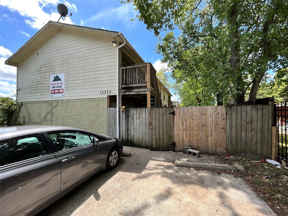 10235 Algiers Rd in Houston, TX - Building Photo