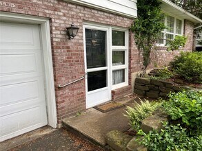 2436 Rhonda Dr in Vestal, NY - Building Photo - Building Photo