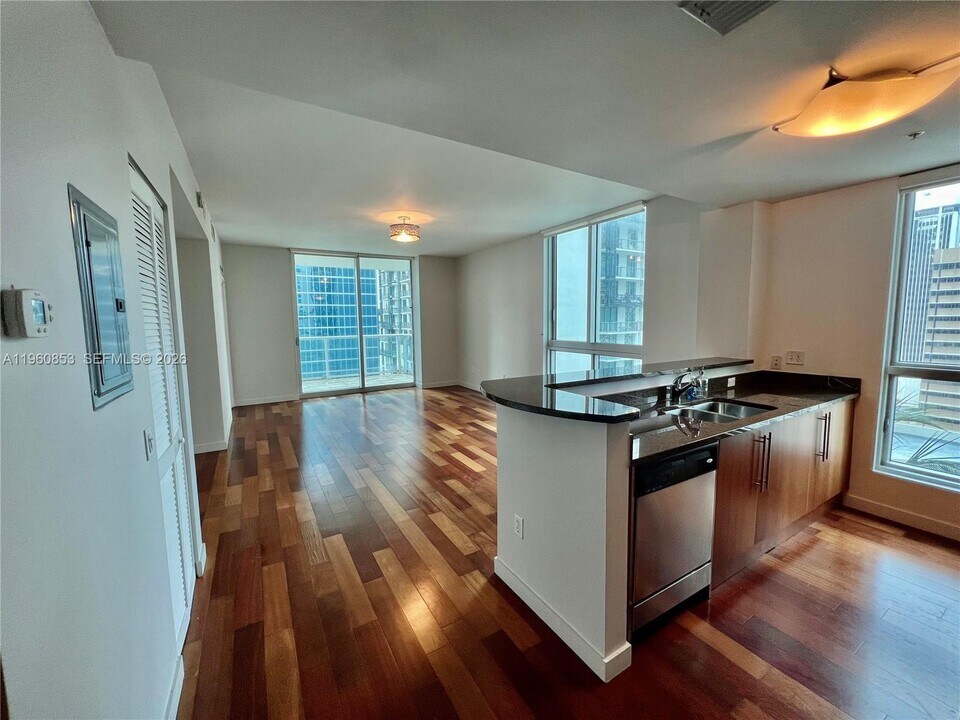 300 S Biscayne Blvd, Unit 1601 in Miami, FL - Building Photo