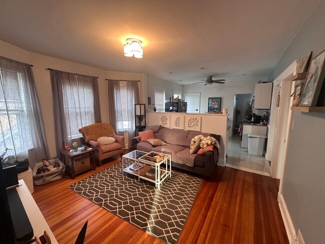 876 Adams St, Unit #3 in Boston, MA - Foto de edificio - Building Photo