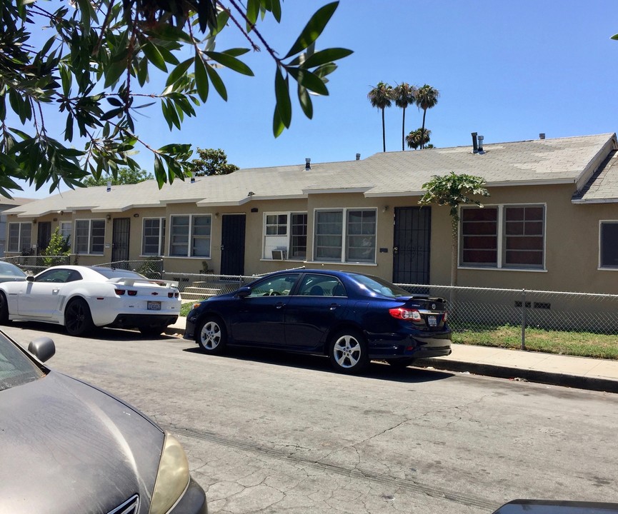 5351 Cedar Ave in Long Beach, CA - Foto de edificio