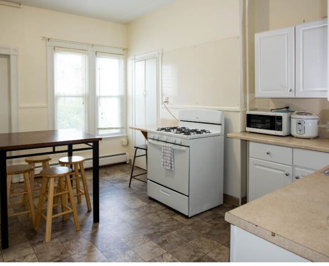 42 Everett St, Unit 2 in Boston, MA - Foto de edificio - Building Photo