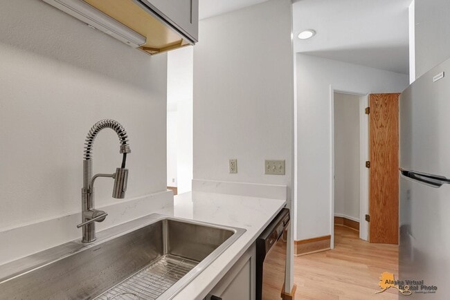 2606 W 30th Ave in Anchorage, AK - Building Photo - Building Photo