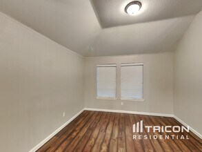 102 Oak Hollow Ln in Red Oak, TX - Foto de edificio - Building Photo