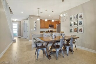 7972 Bristol Cir in Naples, FL - Foto de edificio - Building Photo