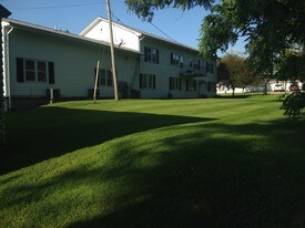 500 S Broad St, Unit E in Lanark, IL - Building Photo