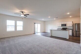 5713 Texas Palm Dr in Converse, TX - Building Photo - Building Photo