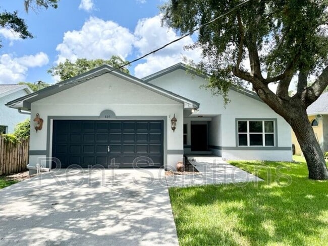 405 Arlington Ave E in Oldsmar, FL - Foto de edificio - Building Photo