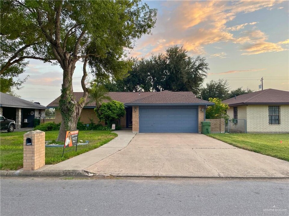 421 Becker St in Alamo, TX - Building Photo