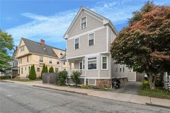 28 Rhode Island Ave in Newport, RI - Building Photo - Building Photo