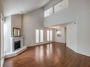 1848 S Gessner Rd in Houston, TX - Foto de edificio - Building Photo