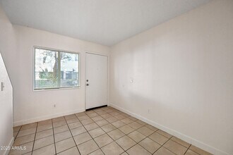 12717 W Tasha Dr-Unit -3 in Surprise, AZ - Building Photo - Building Photo