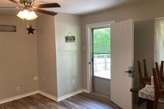 33 Dorothy St in Huntsville, TX - Building Photo - Building Photo
