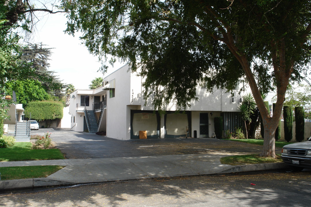 14525 Albers St in Sherman Oaks, CA - Building Photo