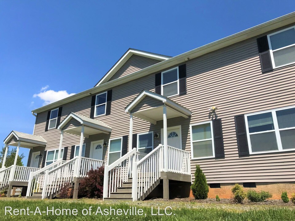 46 Spicewood Rd in Weaverville, NC - Building Photo