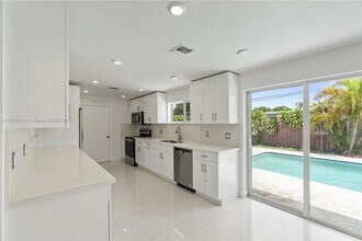 10501 SW 53rd St in Miami, FL - Building Photo - Building Photo