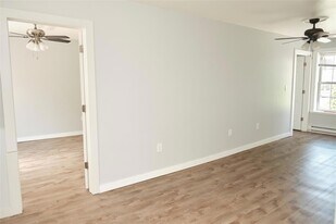 73 E Main St, Unit 3 in Beacon, NY - Building Photo