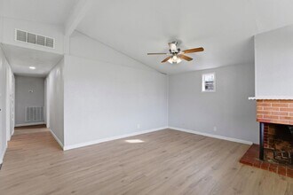 5741 39th St in Sacramento, CA - Building Photo - Building Photo