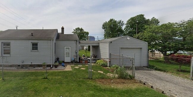 property at 402 S Lasalle St