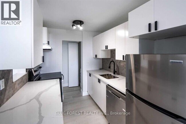 931-931 Wonderland Rd S in London, ON - Building Photo - Building Photo